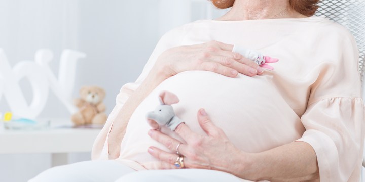 BABCIA URODZIŁA WNUCZKĘ