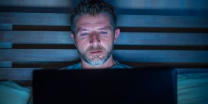 ¿Cómo ayudar a un ser querido a desengancharse de la pornografía?