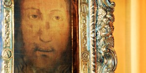 Sacerdote curado mediante la invocación de la Santa Faz