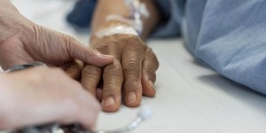 Eutanasia: Hay que eliminar el dolor, no a las personas