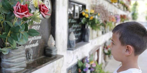 CHILD, GRAVE, FLOWERS