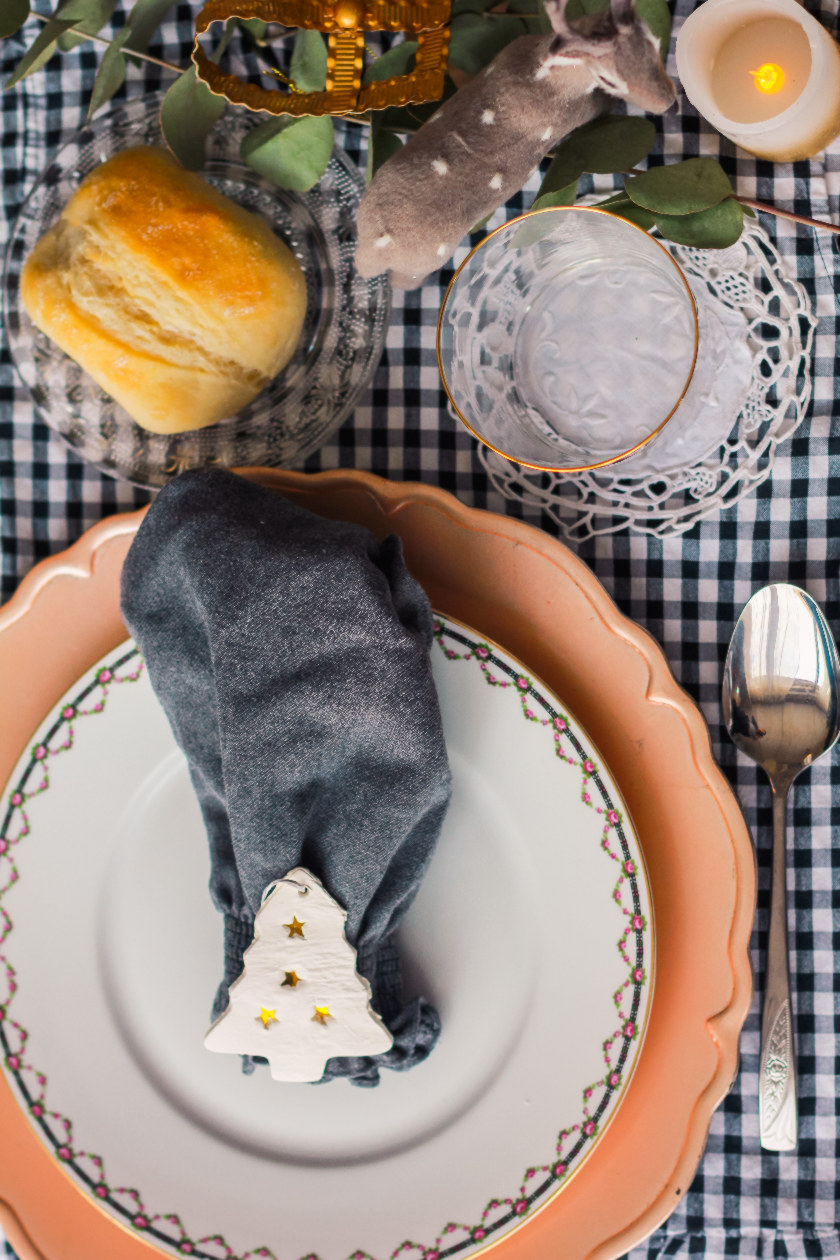 {"rendered":"7 ideas para decorar con los ni\u00f1os la mesa de Navidad"}