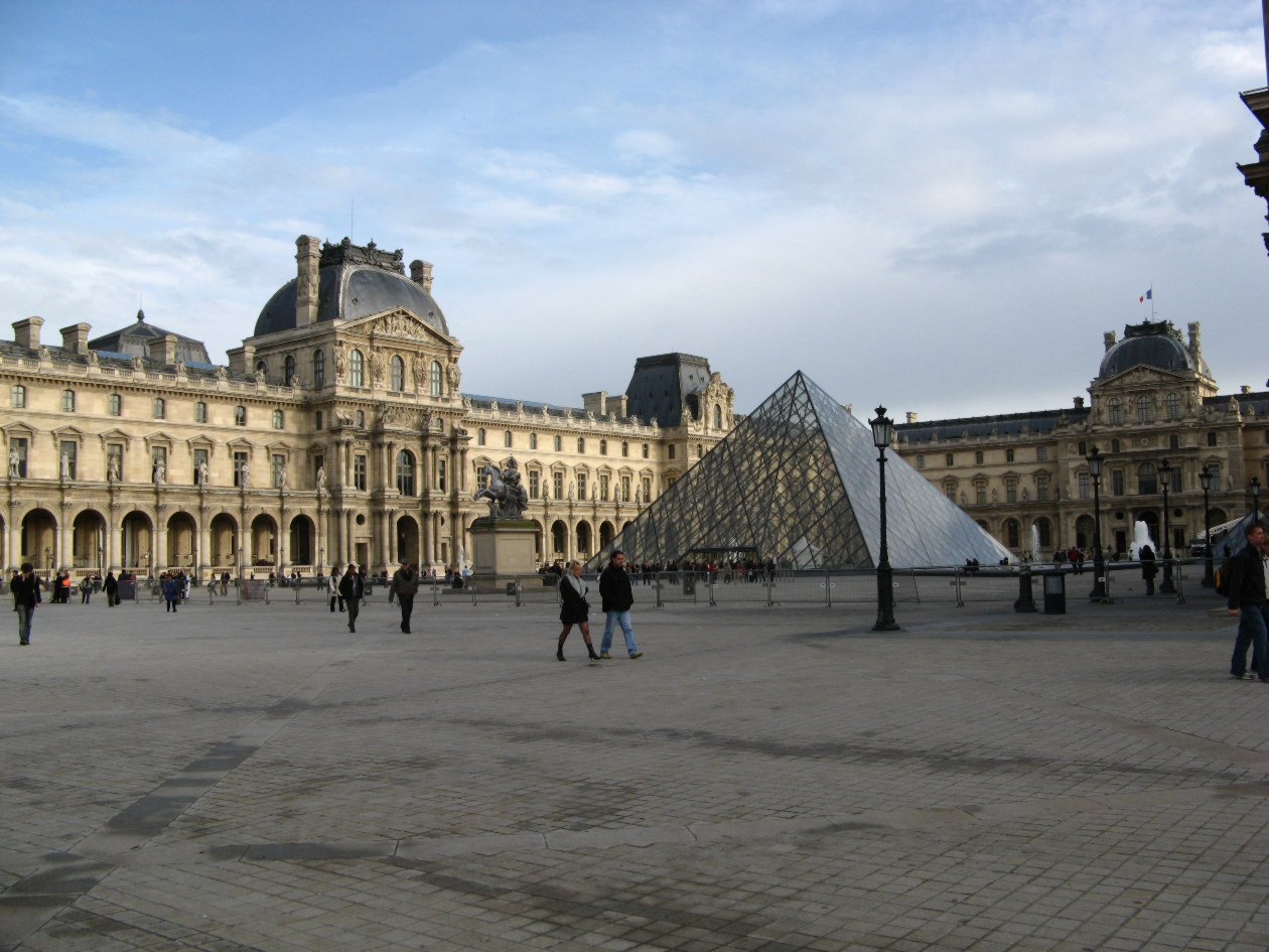 LOUVRE