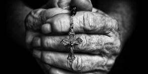 Sacerdote ucraniano que vive en Portugal rescata a su madre de 86 años de la guerra