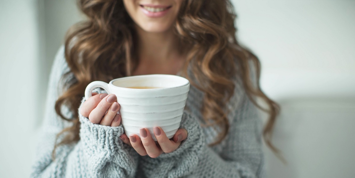 WEB3-DRINK-HOT-WOMAN-WINTER-COLD-RECIPIE-SHUTTERSTOCK.jpg