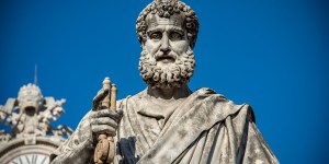 De todos los Papas de la historia, ¿cuántos son santos canonizados?
