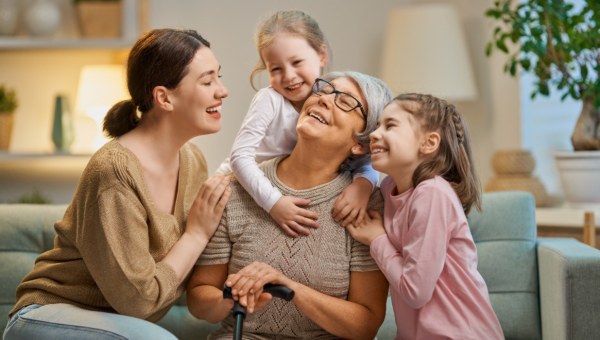 Corner Item Image - El papel de los abuelos en la crianza, sin sustituir a los padres