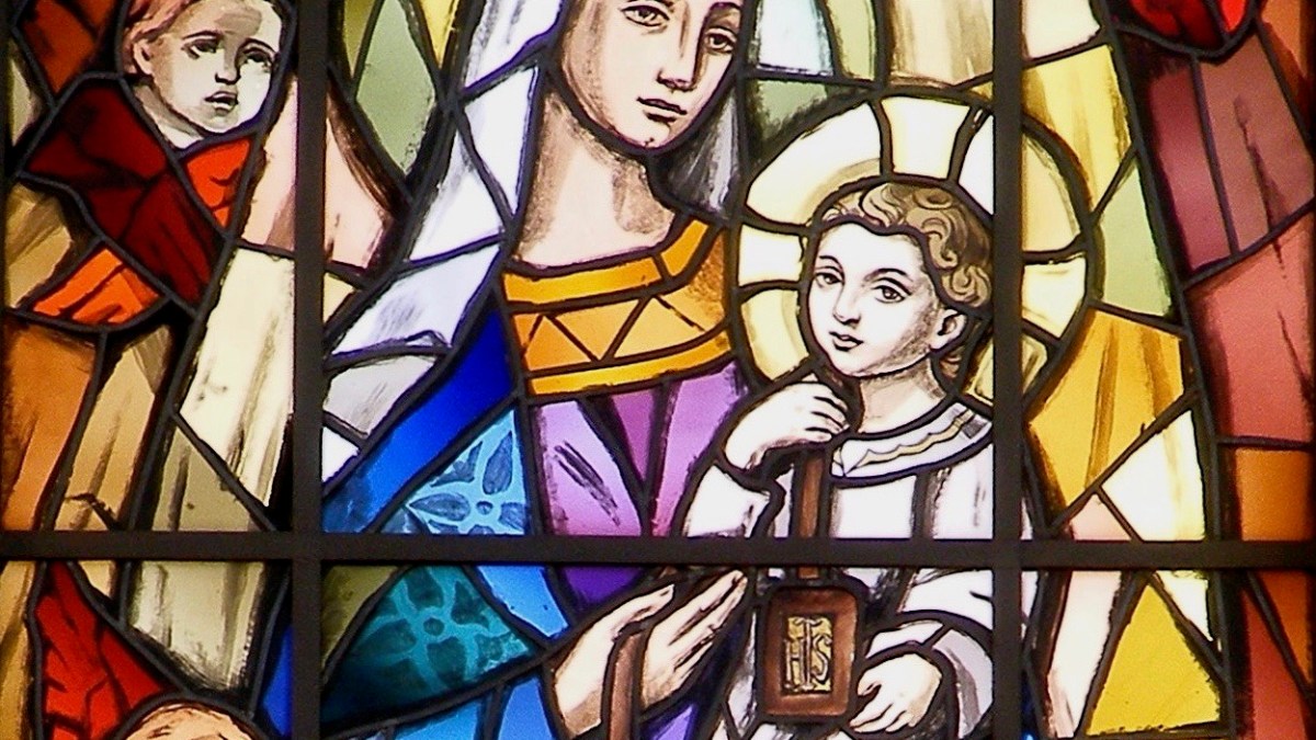 Stained-Glass-of-Our-Lady-of-Mount-Carmel-and-Child-Jesus-of-Balluta-Photo-taken-by-Mark-Micallef-Perconte.jpg