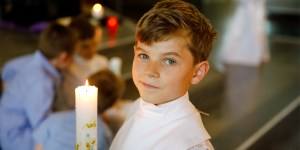 ¿Por qué animar a nuestros hijos a ser monaguillos?