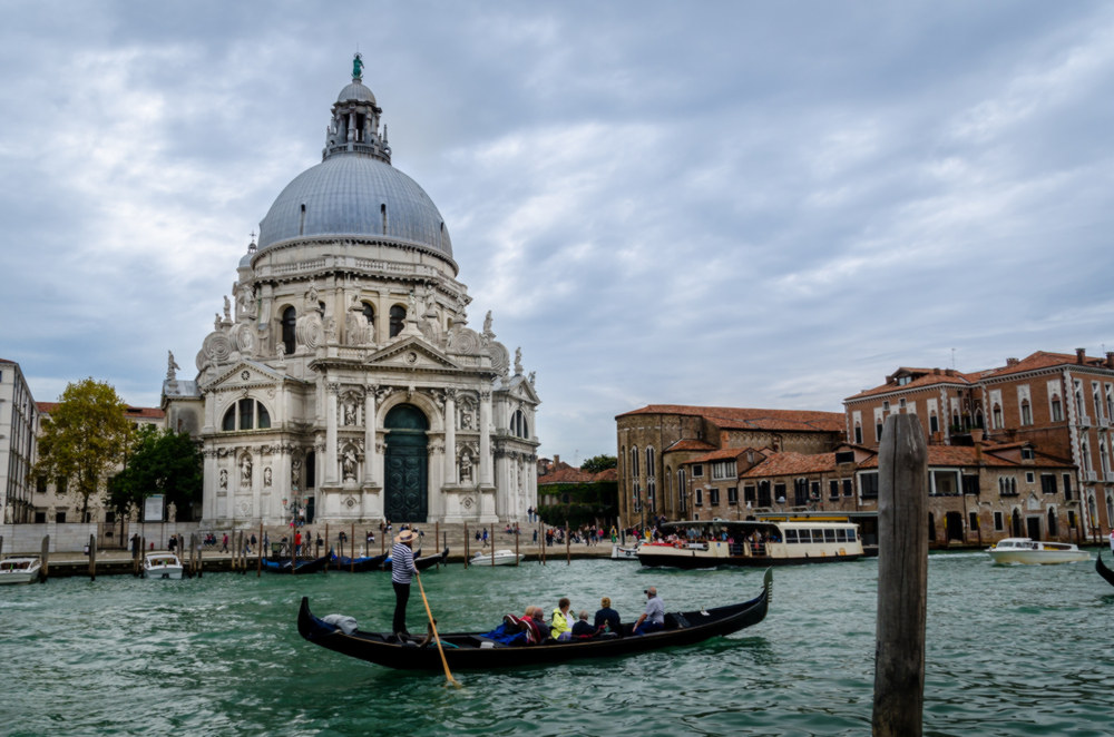 La imponente basílica de la Virgen de la Salud en Venecia La imponente basílica de la Virgen de la Salud en Venecia