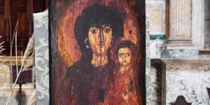 La Virgen María escondida en el gran Panteón de Roma