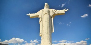 ¡El resucitado te bendice! Cinco imágenes potentes en América Latina