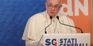 Papa: ¿Cómo es posible que una mujer tenga que ocultar su embarazo?