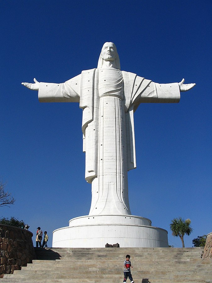 WEB-Cristo-de-la-Concordia-BOLIVIA-TALLEST-STATUES-WIKI-JIMMY-GILLES-CC-BY-SA-3.0.jpg