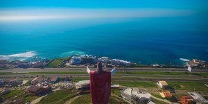 El Sagrado Corazón que bendice al Océano Pacífico