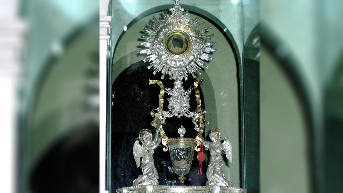 WEB3-Eucharistic-miracle-of-Lanciano.jpg