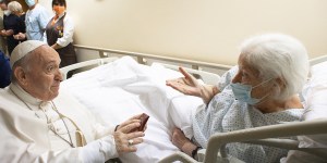 Papa Francisco: Indulgencia para abuelos y para quienes les visitan