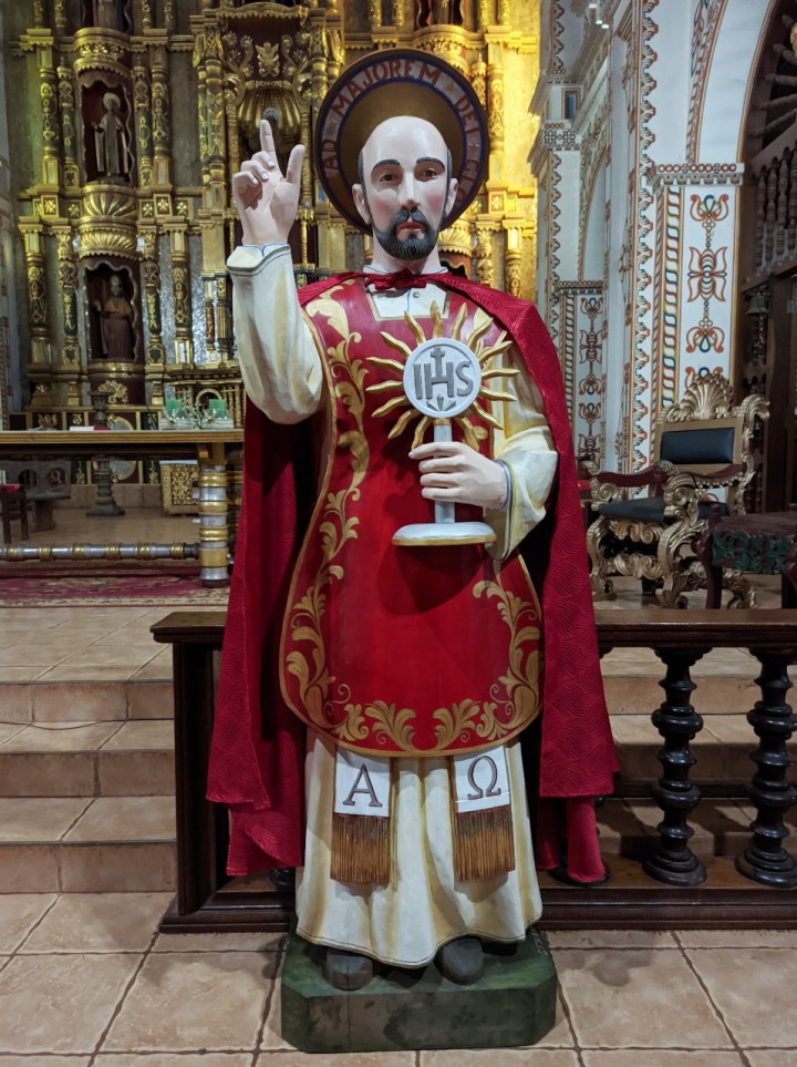 La imagen de San Ignacio que espera compañía en una catedral de Bolivia