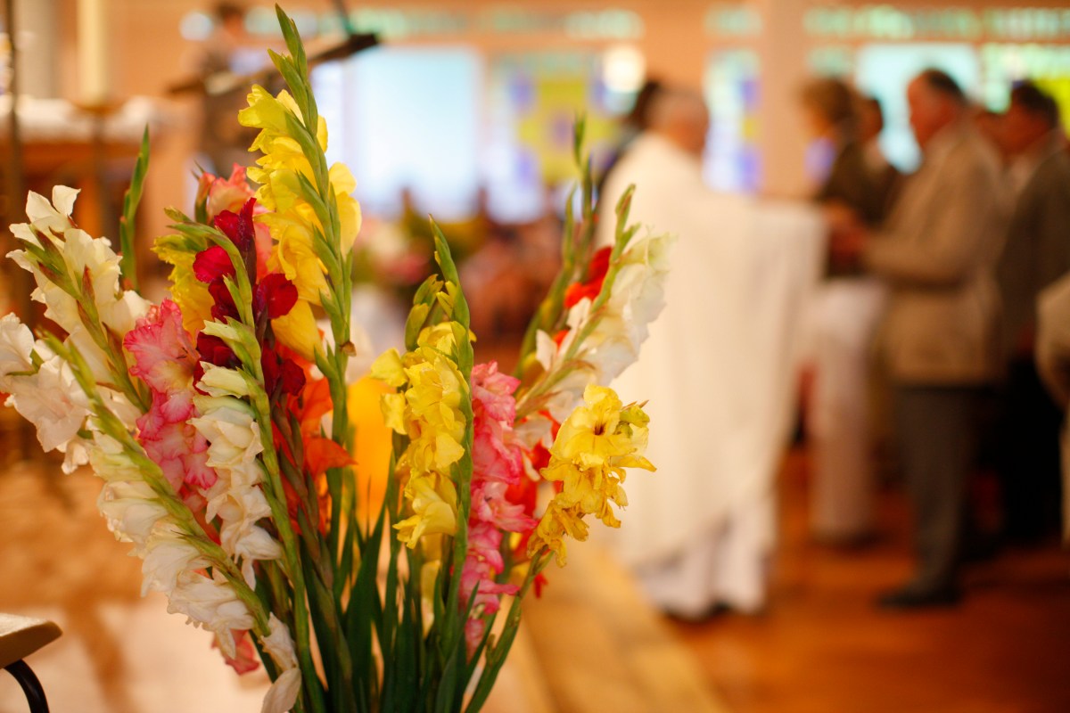 WEB2-FLOWERS-CHURCH-GODONG-FR388570A.jpg