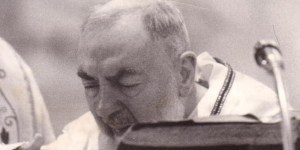 Lo que el Padre Pío puede enseñarnos sobre sentirse poca cosa