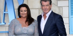 «Amo cada curva del cuerpo de mi esposa». ¡Pierce Brosnan celebra su 21 aniversario de bodas!