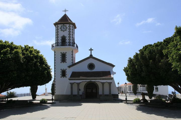 Lava derruba igreja de São Pio X em Todoque, La Palma