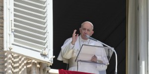 El Papa invitó a un millón de niños para que recen el Rosario