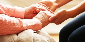 Cuidados Paliativos debería ser asignatura en Medicina y Enfermería