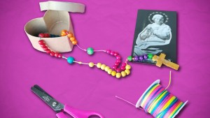 Confecciona con tus hijos una manualidad muy especial: un rosario