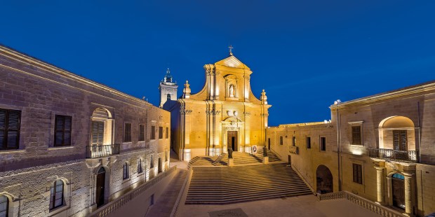 Tres grandes catedrales en el mediterraneo