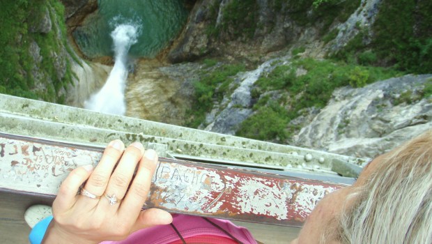 WOMAN, BRIDGE, VERTIGO