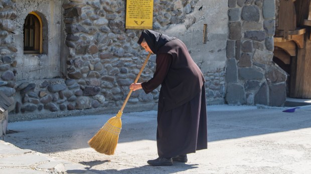 NUN