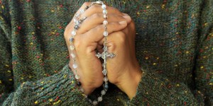 Tips para rezar el rosario según san Juan Pablo II