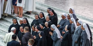 Religiosas sin salarios, mientras curas y obispos son pagados