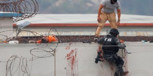 Ecuador y un nuevo «infierno» carcelario tras masacre que dejó decenas de muertos