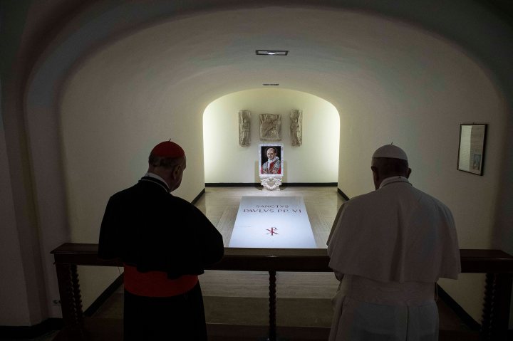 POPE-FRANCIS-PRAY-TOMB-AFP
