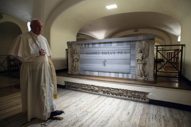POPE-FRANCIS-PRAY-TOMB-AFP