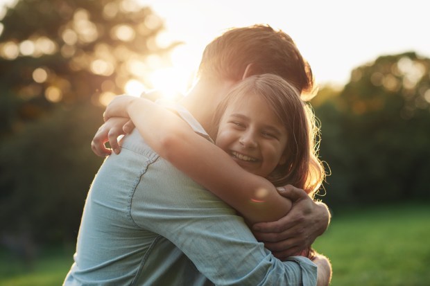FATHER, HUG, DAUGHTER