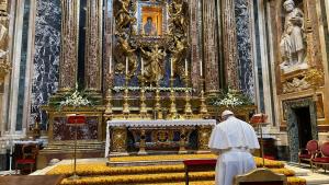Pope-Francis-Basilica-of-Santa-Maria-Maggiore-Vatican-Media.jpeg