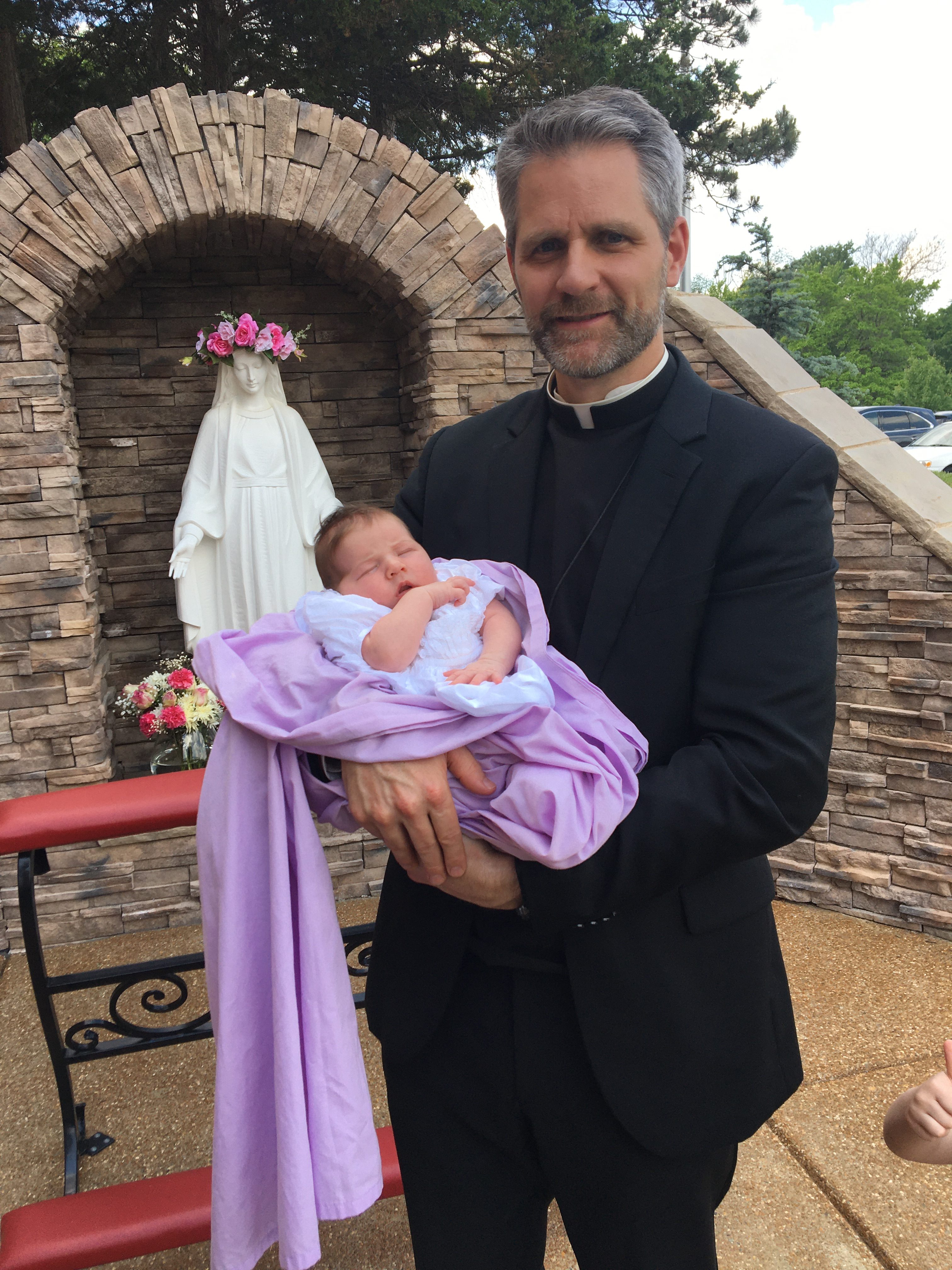 (Galería de imágenes) 12 alegrías cuando tienes un sacerdote en la familia