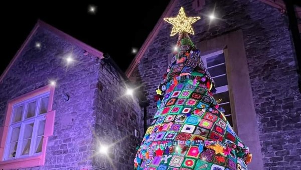 APPLEDORE CHRISTMAS TREE