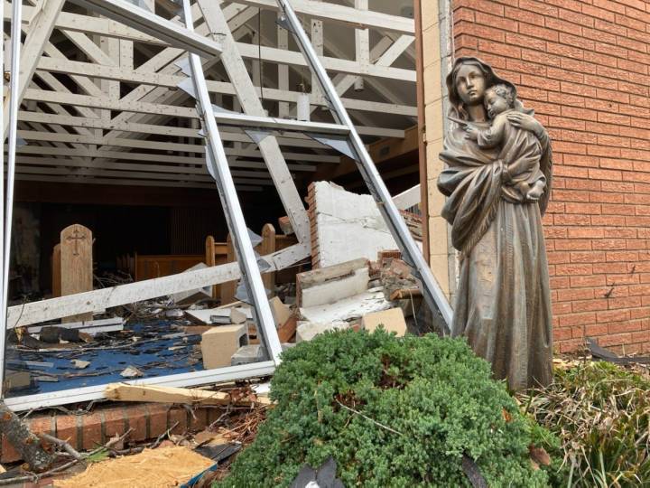 Imagem de Nossa Senhora intacta após tornado