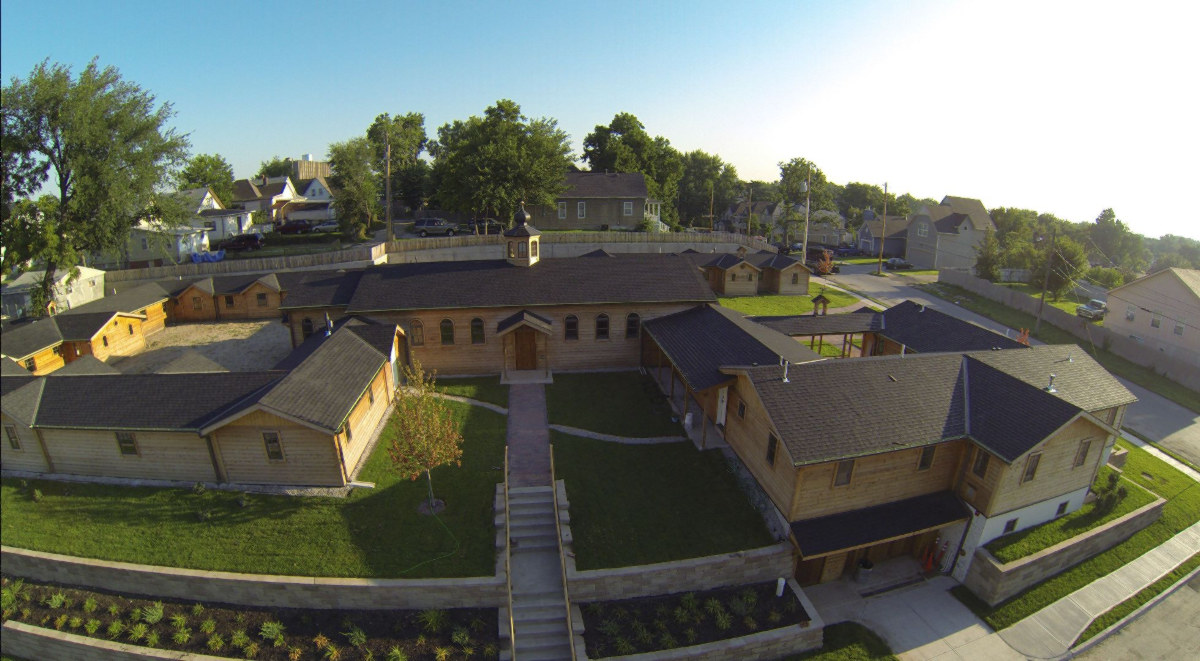 Pequeños monasterios de la Comunidad del Cordero [Galería]