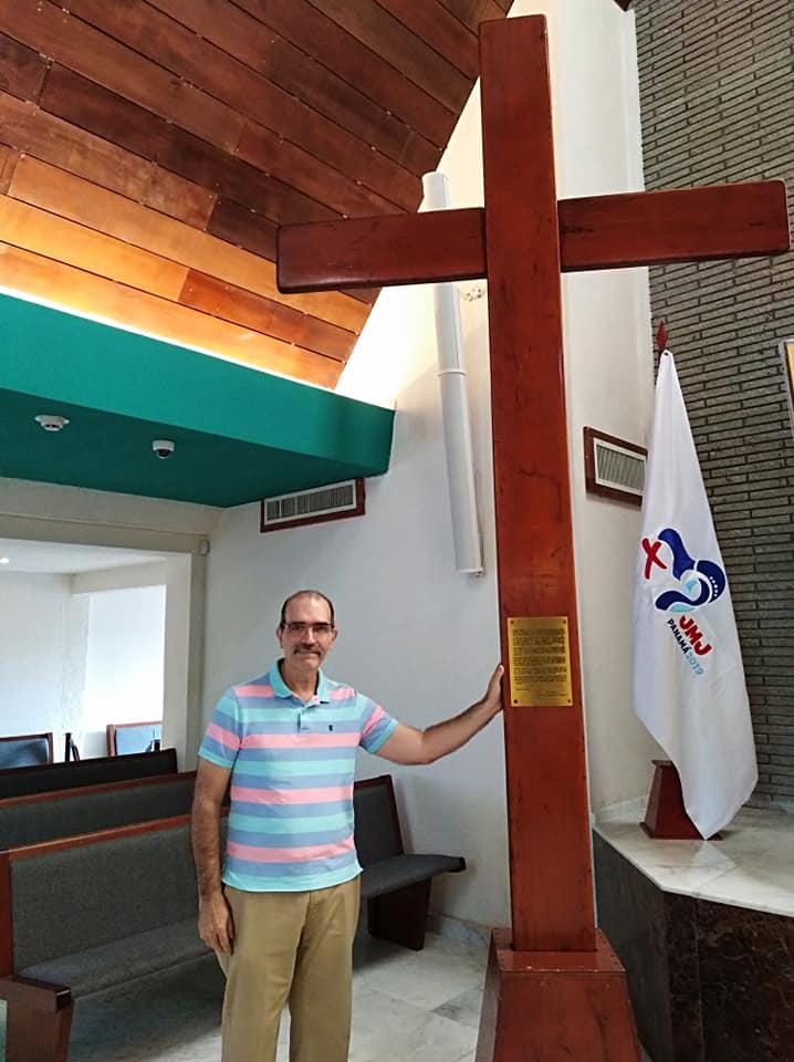cruz-peregrina-en-Iglesia-Nuestra-Señora-de-Guadalupe.jpg
