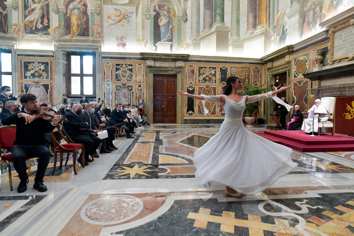 POPE dience to the Foundation Group House of the Spirit and the Arts members at the Vatican.