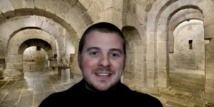 Monje Gen Z enseña a rezar con la Biblia en un encuentro virtual
