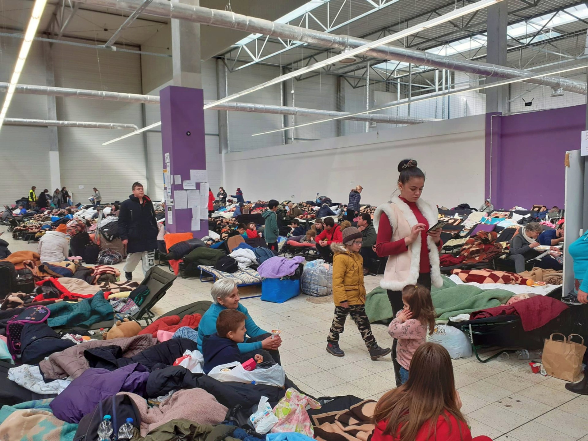 Cardinal Konrad Krajewski visited refugees