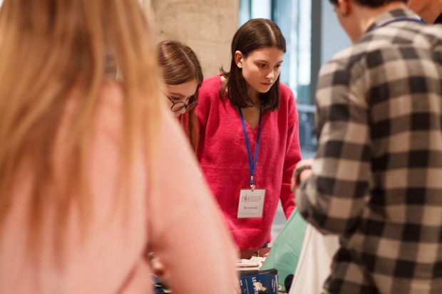 STUDENTS HELP SOLDIERS