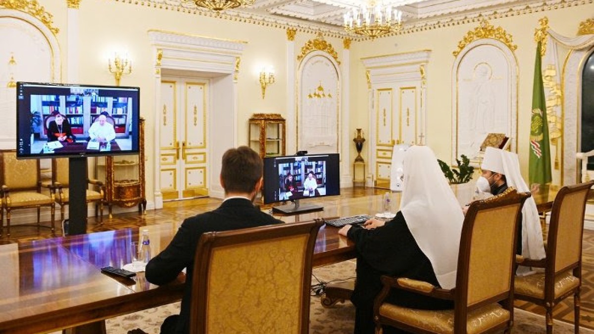 KIRILL-POPE-FRANCIS.jpg