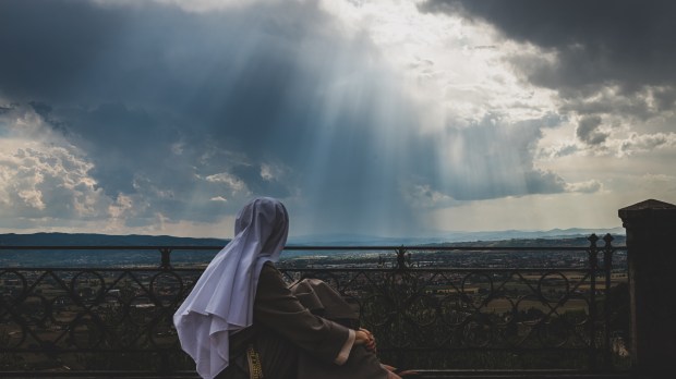 NUN-OUTDOOR-Pray-Antoine-Mekary-ALETEIA